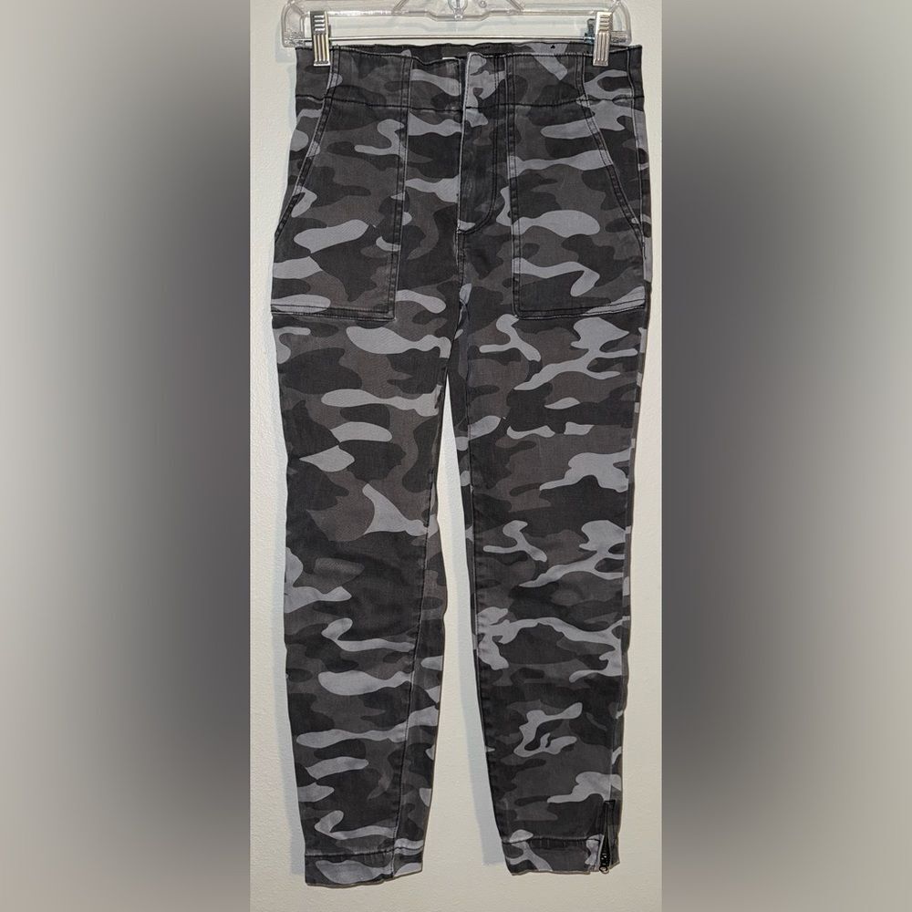 Kut from the Kloth Reese ankle straight leg Camouflage Cargo Pants size 2 #720